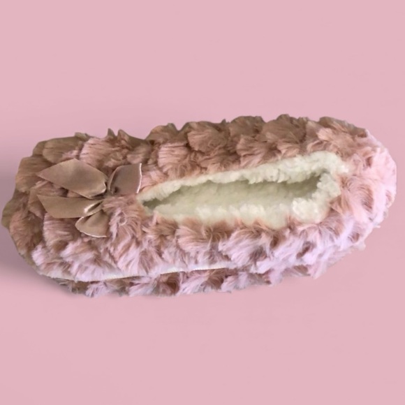 Chatties dark pink fuzzy slippers - Picture 7 of 9